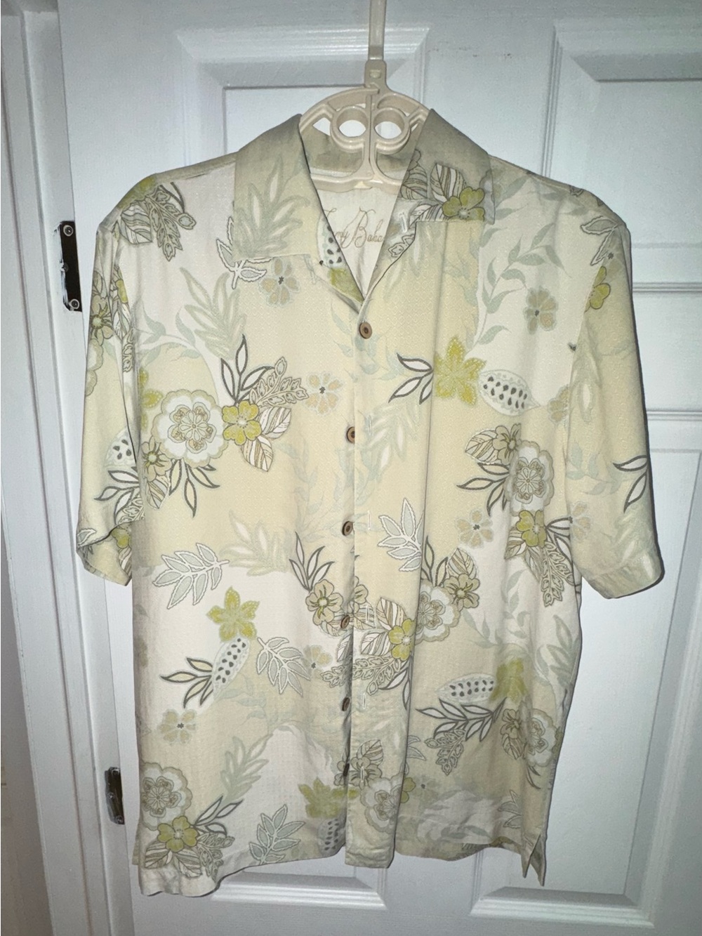 Tommy Bahama 100% Silk Floral Short Sleeve Button Down Hawaiian Shirt